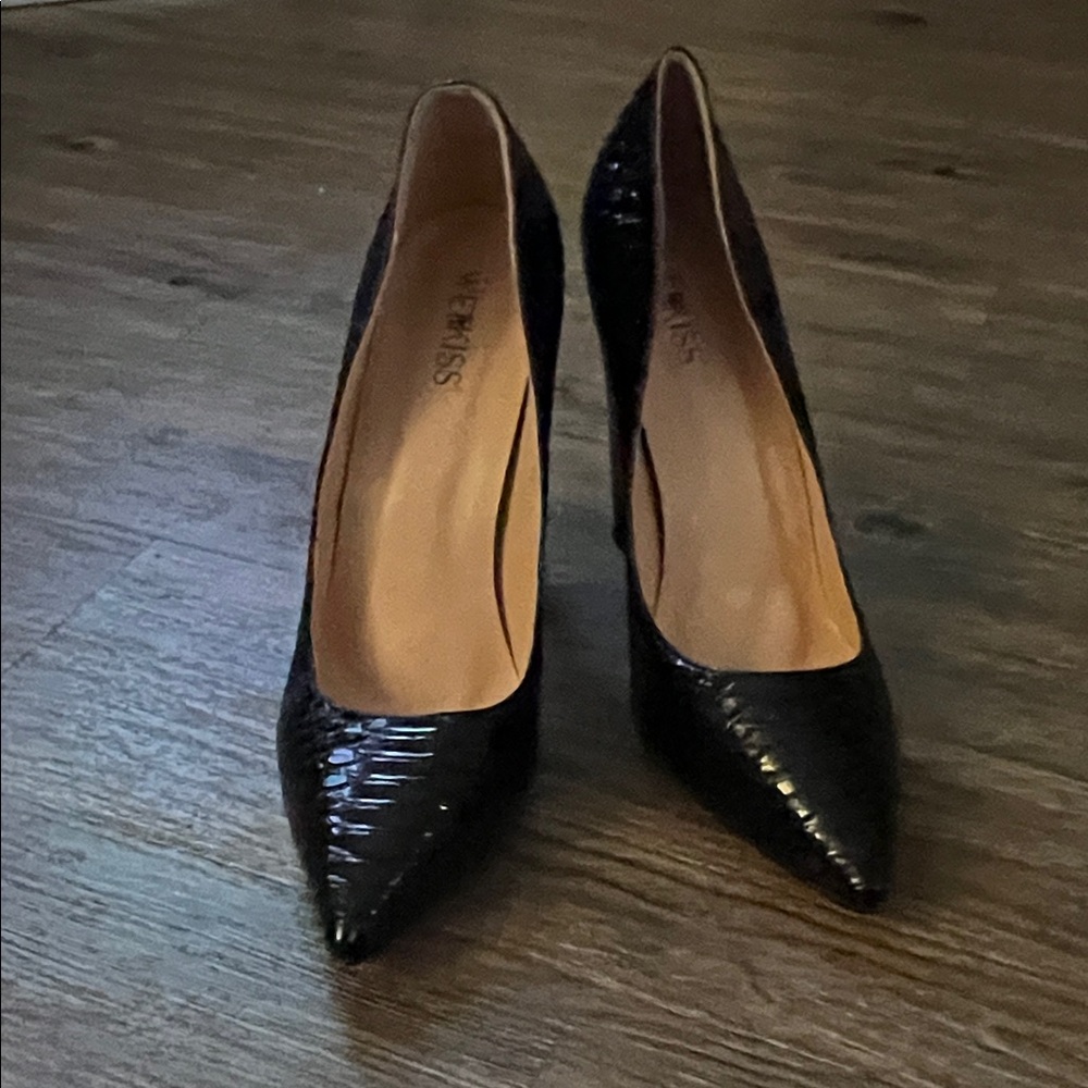 Kiss Black Textured Women's Heels